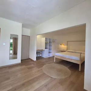 3* Гостевой дом Beau Vallon Bungalows